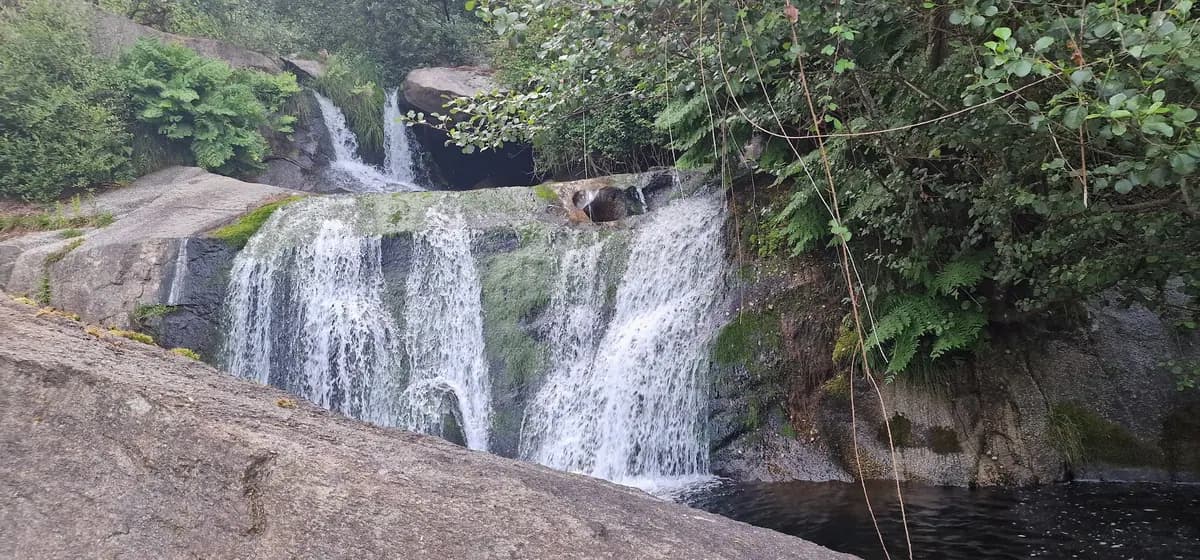 Acqua fra le rocce al Río Barosa