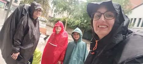 Il gruppo durante la pioggia