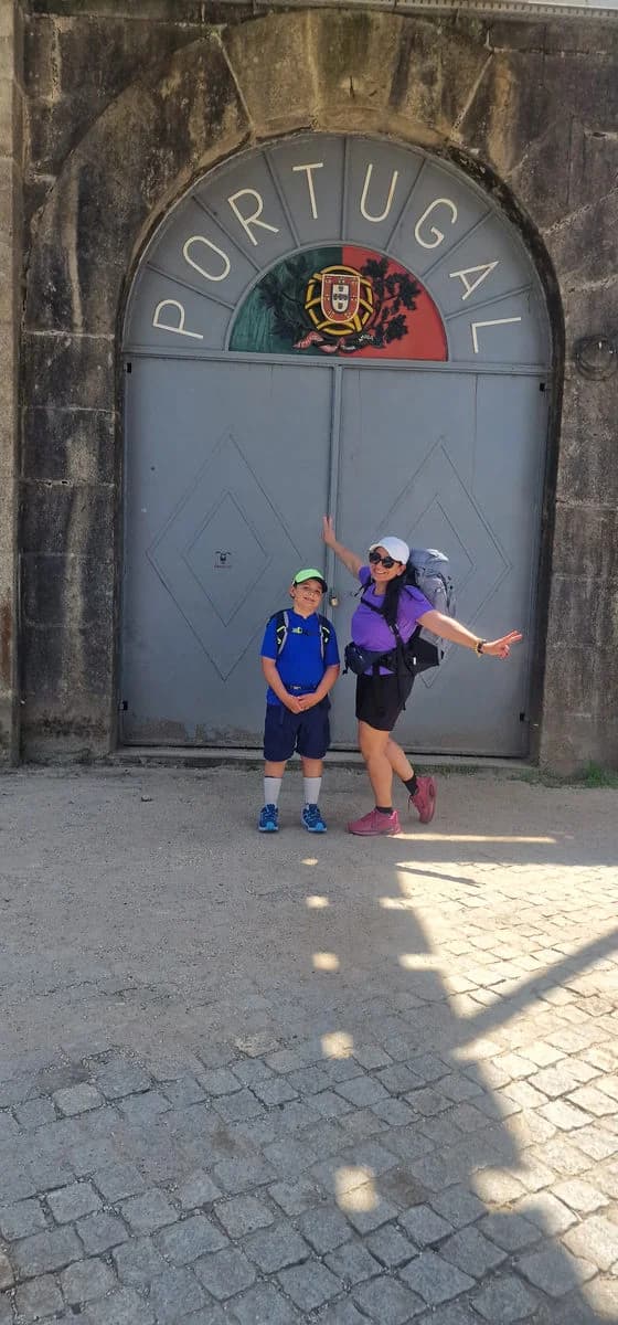 Due viaggiatori al confine portoghese